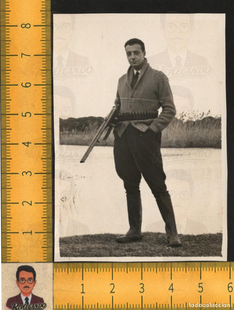 Fotograf&iacute;a antigua: HOMBRE JOVEN GUAPO CAZADOR ESCOPETA CARTUCHERA - CAZA - FOTOGRAF&Iacute;A ANTIGUA ART&Iacute;STICA LGTB A&Ntilde;O 1948