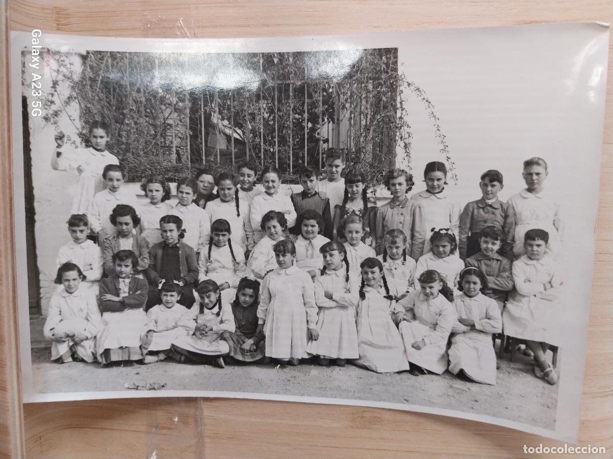 Fotograf&iacute;a antigua: MAESTRA CON NI&Ntilde;AS COLEGIO FOTO PARTICULAR DE GRUPO MUY IMAGEN 18X12CMS A&Ntilde;OS 50