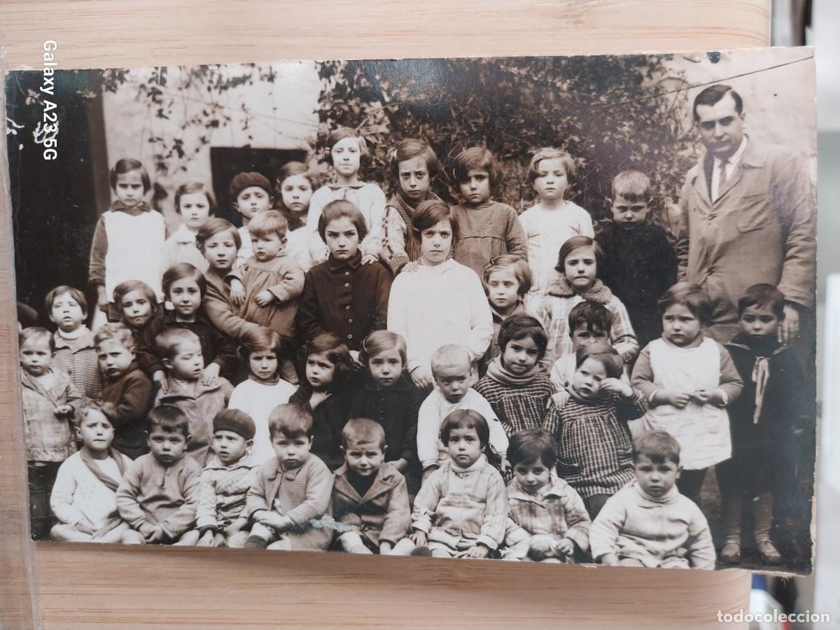 Fotograf&iacute;a antigua: MAESTRO CON NI&Ntilde;OS NI&Ntilde;AS COLEGIO FOTO PARTICULAR DE GRUPO MUY IMAGEN 14X8.7CMS A&Ntilde;OS 50