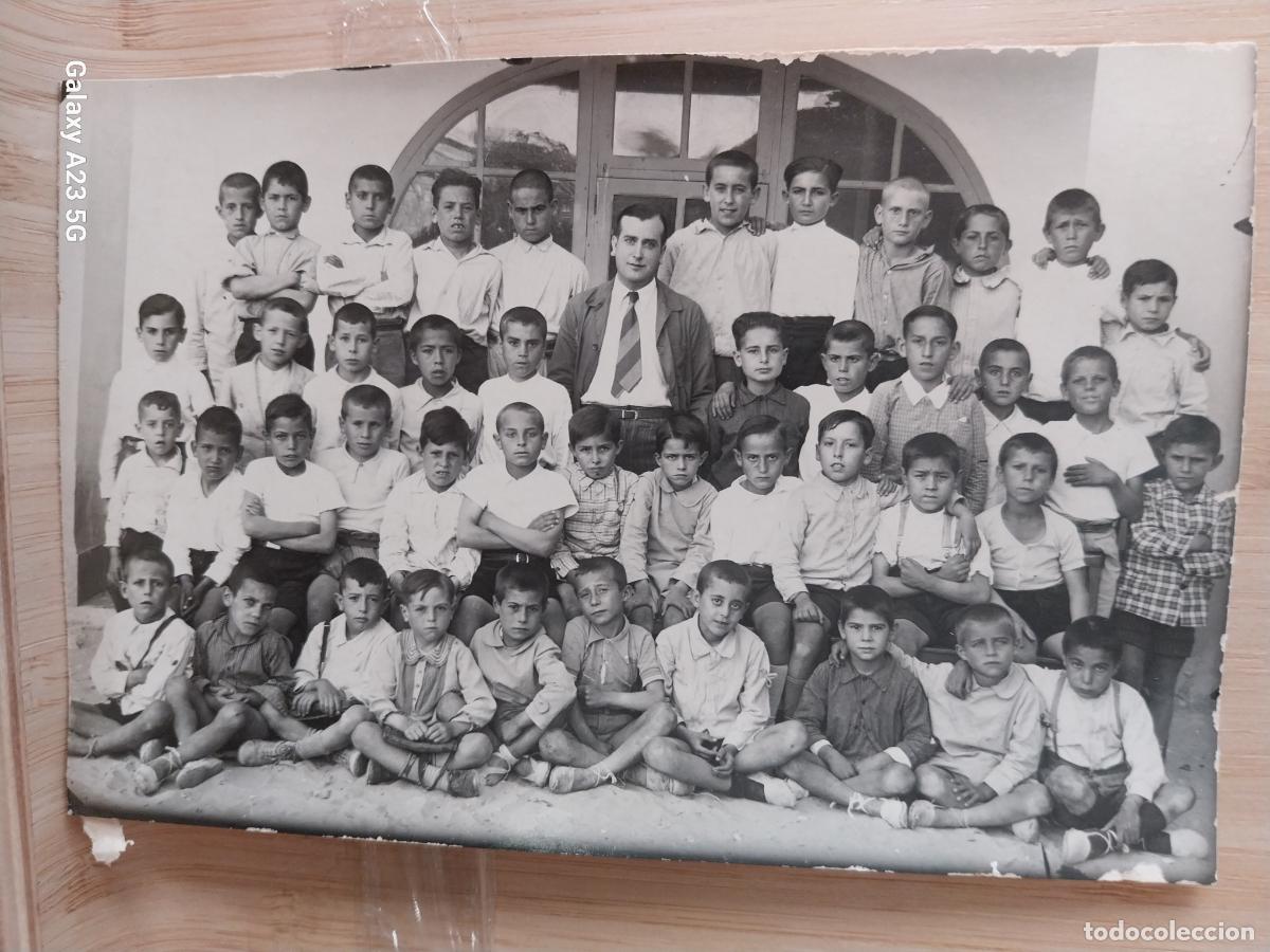 Fotografia antica: MAESTRO CON NI&Ntilde;OS COLEGIO FOTO PARTICULAR DE GRUPO MUY IMAGEN 14.7X9.8CMS A&Ntilde;OS 40