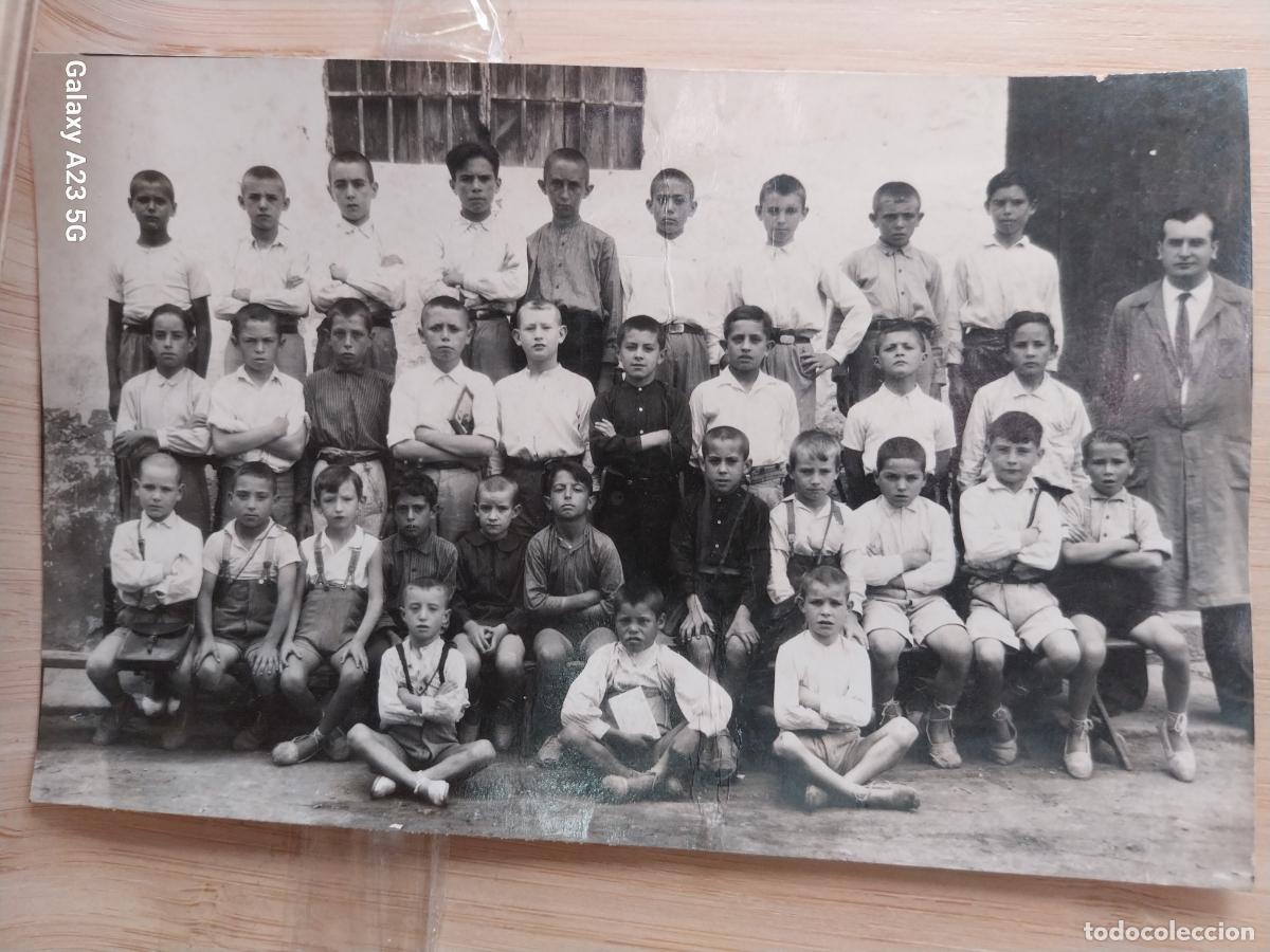 Fotograf&iacute;a antigua: MAESTRO CON NI&Ntilde;OS COLEGIO FOTO PARTICULAR DE GRUPO MUY IMAGEN 14.5X9.3CMS A&Ntilde;OS 50