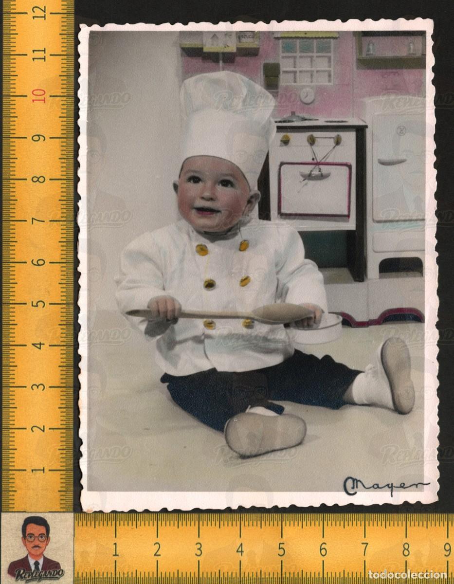 Fotograf&iacute;a antigua: NI&Ntilde;O COCINERO COCINA JUGUETE GORRO CUCHAR&Oacute;N - FOTOGRAF&Iacute;A ART&Iacute;STICA COLOREADA ESTUDIO MAYEN A&Ntilde;O 50