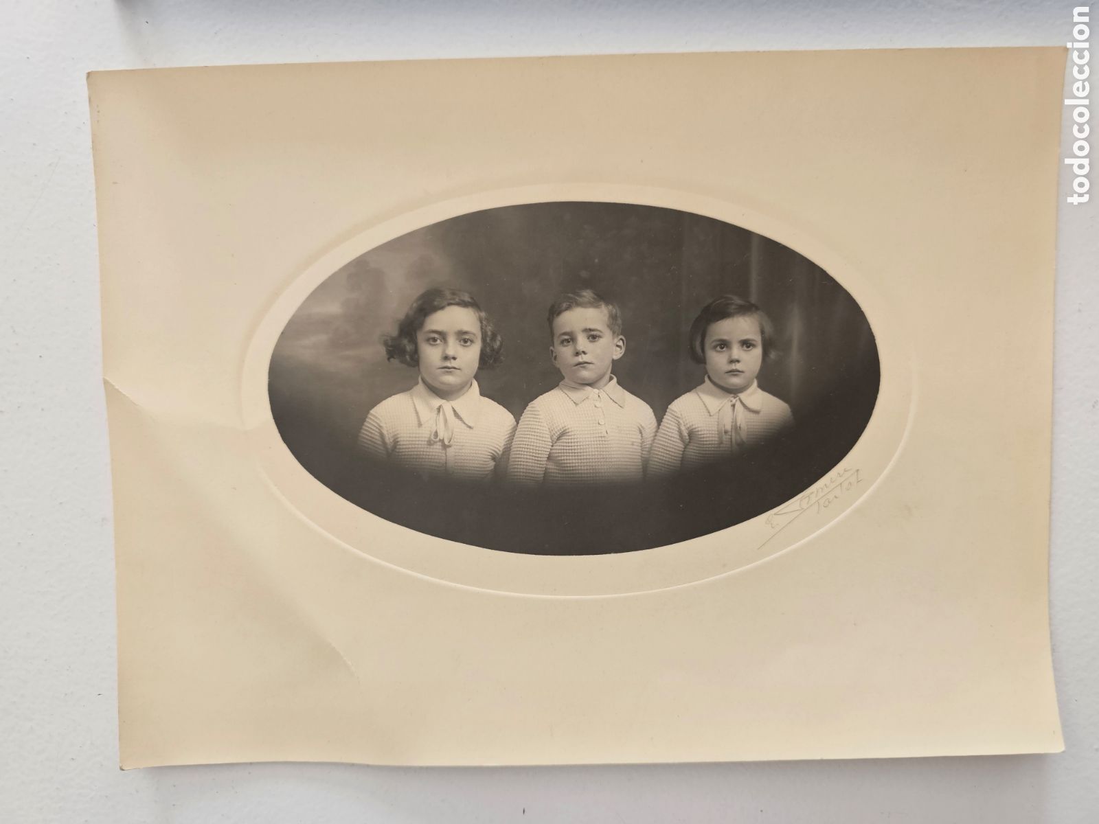 Fotograf&iacute;a antigua: Antiguo retrato fotogr&aacute;fico de tres hermanos / ni&ntilde;os (c. 1920-1930) Sarlat France