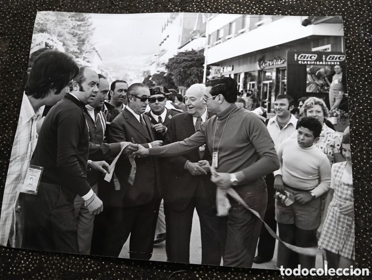 Fotograf&iacute;a antigua: Fotograf&iacute;a original del que parece ser LUIS CARRERO BLANCO en una visita a Barcelona varios a&ntilde;os ant