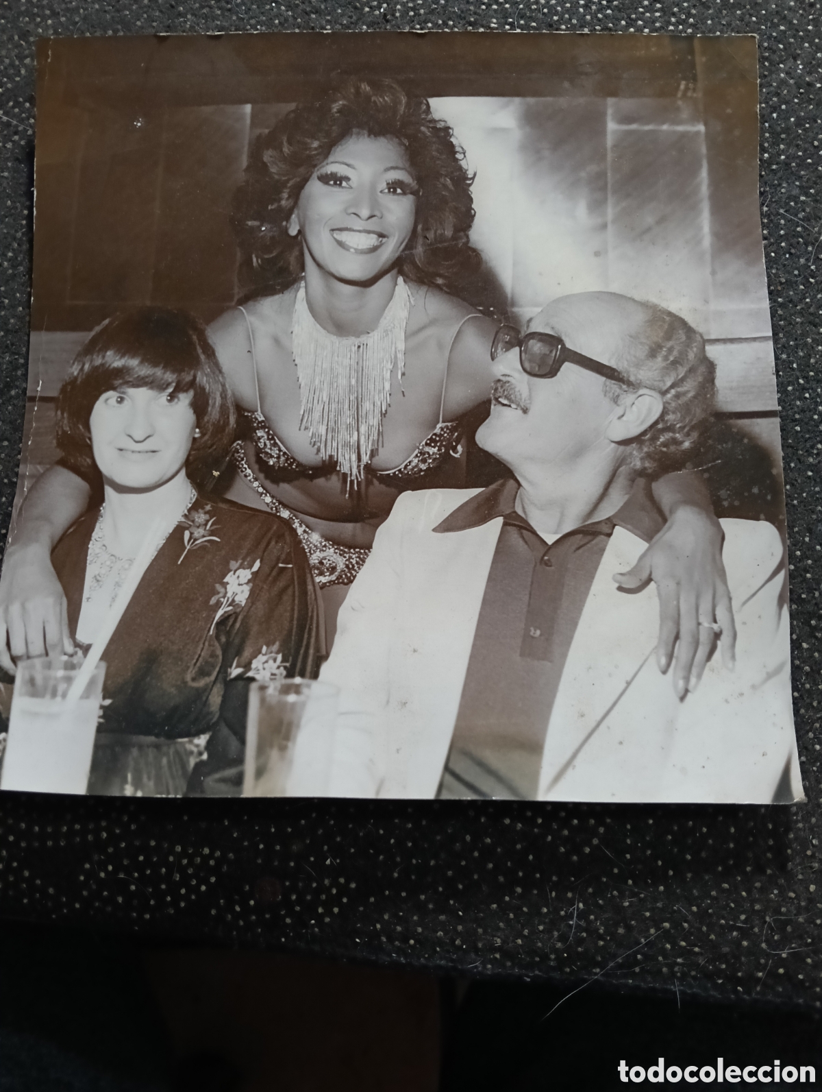 Fotograf&iacute;a antigua: Fotograf&iacute;a con la Artista Bomba Argentina, FANNE FOXE en Estados Unidos 1966 con una pareja de clien