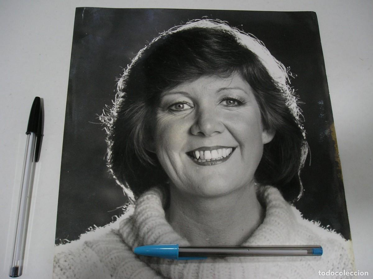 Fotograf&iacute;a antigua: CILLA BLACK FOTO FOTOGRAFIA ORIGINAL GRAN TAMA&Ntilde;O DE LA CANTANTE Y PRESENTADORA INGLESA