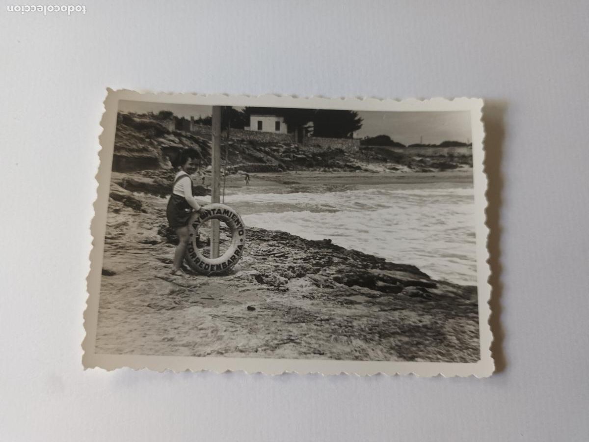 Fotograf&iacute;a antigua: FOTOGRAF&Iacute;A NI&Ntilde;O PLAYA FLOTADOR AYUNTAMIENTO TORREDEMBARRA.