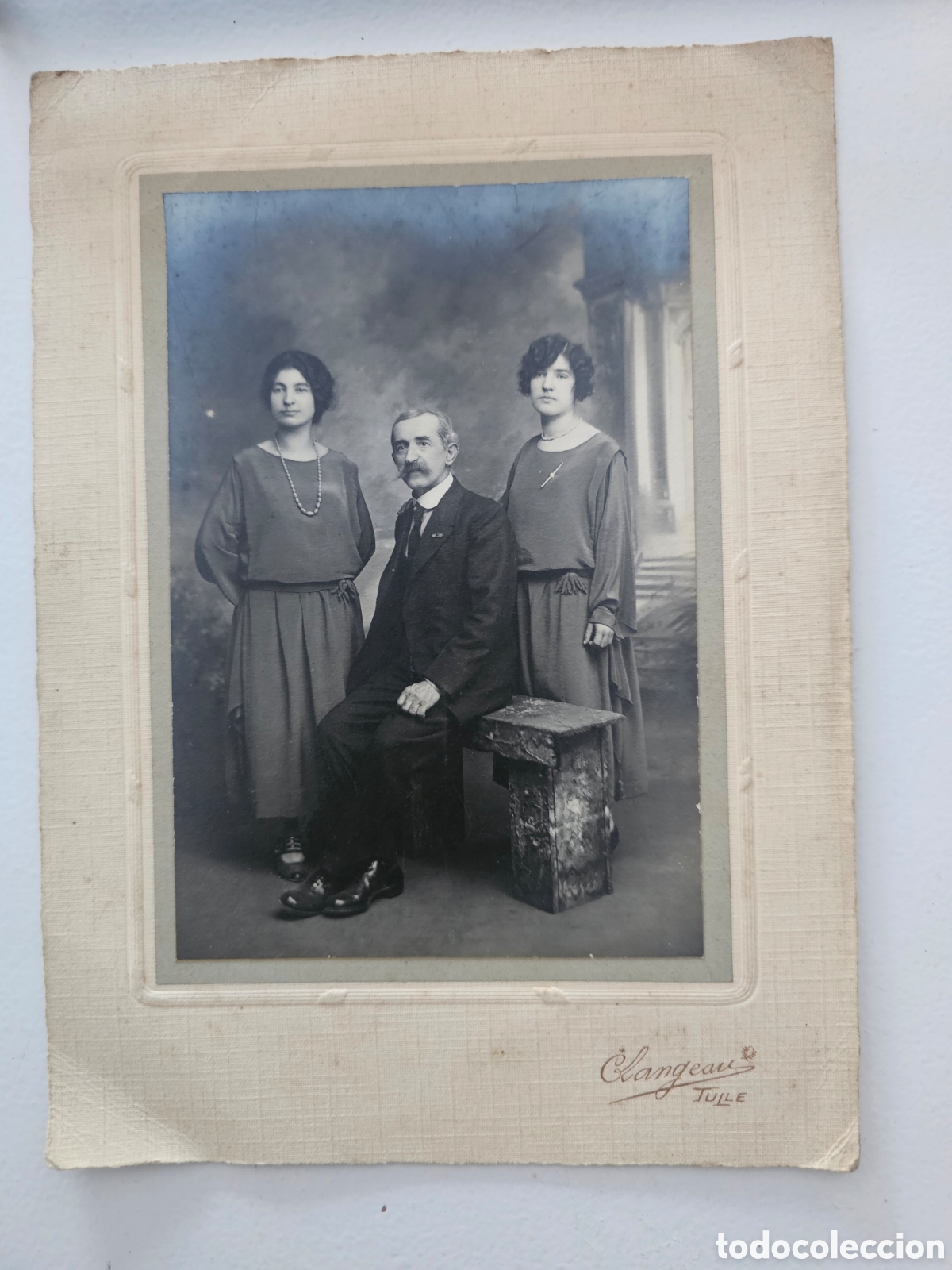 Fotograf&iacute;a antigua: Antigua fotograf&iacute;a estudio Clangeau Tulle retrato familiar a&ntilde;os 1920