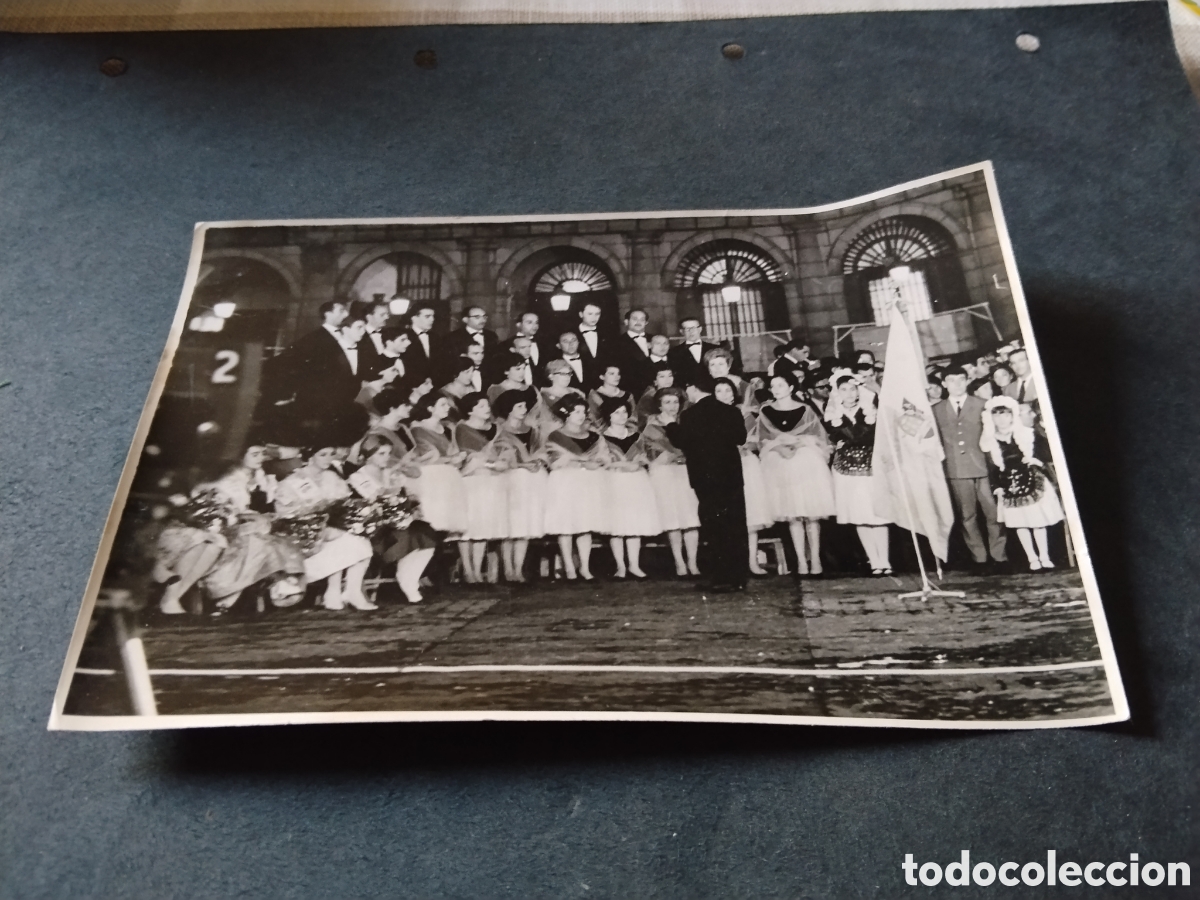 Fotograf&iacute;a antigua: Fotograf&iacute;a coro cantantes mujeres y hombres