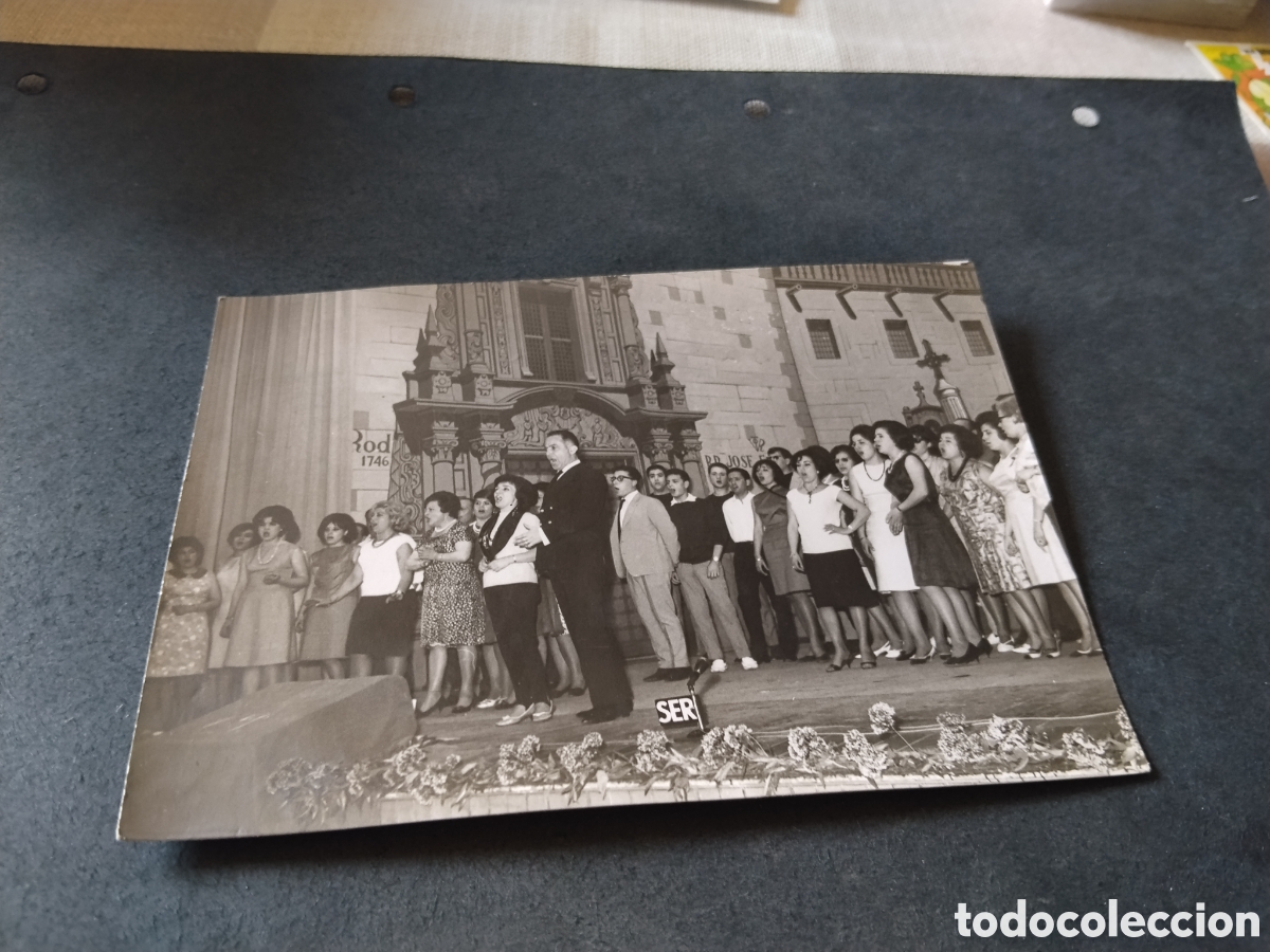 Fotograf&iacute;a antigua: Fotograf&iacute;a escenario grupo de gente cantando,fotos Miguel Alicante