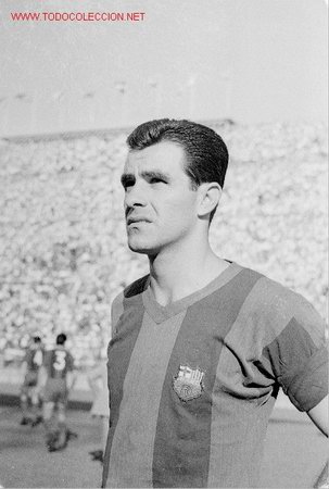 Coleccionismo deportivo: BAR&Ccedil;A: FOTO DE EVARISTO - Foto 1