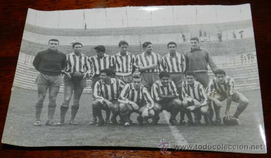 Sammelleidenschaft Sport: ANTIGUA Y EXCEPCIONAL FOTOGRAFIA ORIGINAL DE EL EQUIPO DEL ATLETICO DE MADRID DE FUTBOL EN EL ESTADI