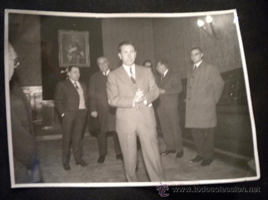 Collectionnisme sportif: Foto de Samaranch junto a la directiva del club de futbol barcelona.1950's