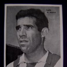 Coleccionismo deportivo: FOTO IMPRESA TAMAÑO POSTAL DE LUIS ARAGONES DEL ATLETICO MADRID DE FUTBOL. BLANCO Y NEGRO. AÑOS 60. Lote 43364996