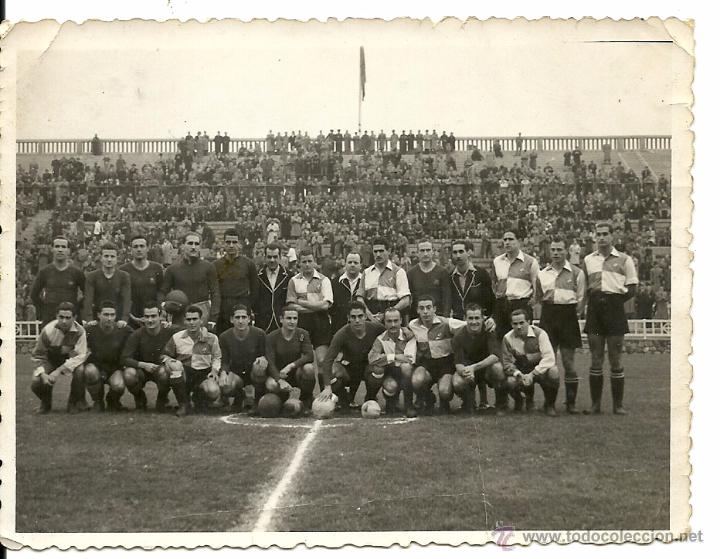 Sports collectibles: (F-0935)FOTOGRAFIA PARTIDO C.F.BARCELONA-C.D.SABADELL,A&Ntilde;OS 40-50