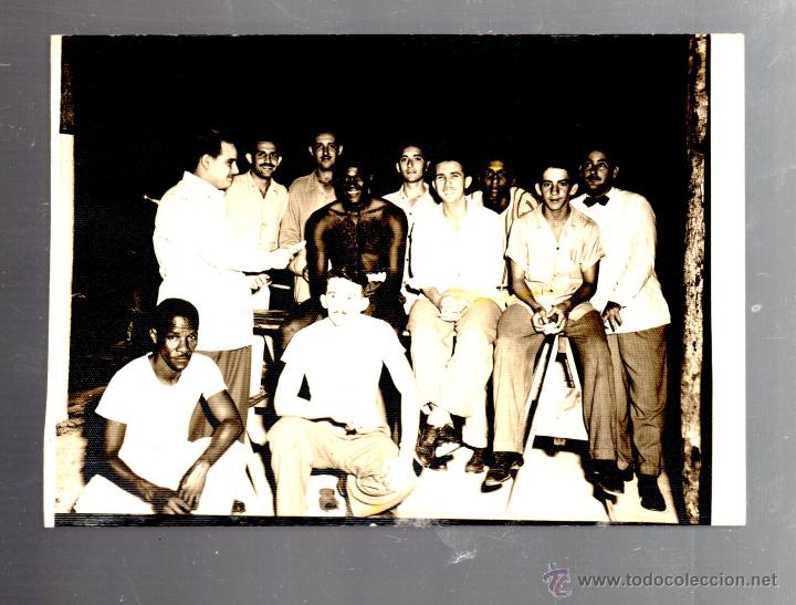 Collectionnisme sportif: FOTO POSTAL. CUBA. BOXEO. WIWI WALRTON Y CHAROLITO SPIRITUANO. 13 X 9CM.