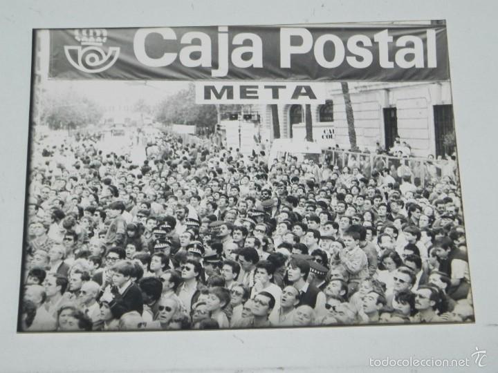 Coleccionismo deportivo: FOTOGRAFIA DE CICLISMO, VUELTA A ESPA&Ntilde;A, A&Ntilde;OS 80, META, MIDE 24 X 17,5 CMS.