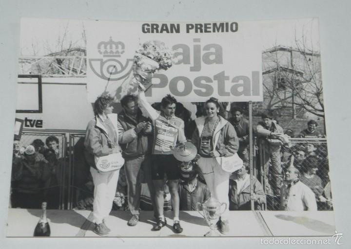 Coleccionismo deportivo: FOTOGRAFIA DE CICLISMO, VUELTA A ESPA&Ntilde;A A&Ntilde;OS 80, MARINO LEJARRETA, MIDE 24 X 17,5 CMS.