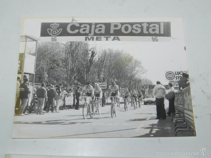 Coleccionismo deportivo: FOTOGRAFIA DE CICLISMO, VUELTA A ESPA&Ntilde;A A&Ntilde;OS 80, EQUIPO HISTOR - MG, MIDE 24 X 17,5 CMS.