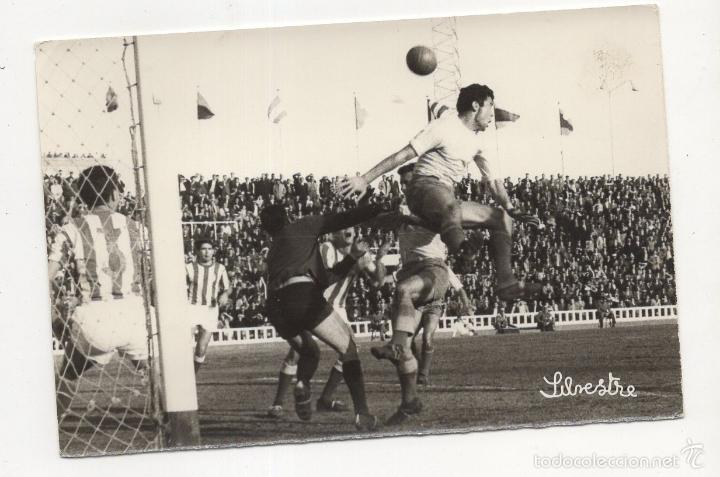 Collezionismo sportivo: FOTOGRAFIA FUTBOL. CADIZ CF - CORDOBA. INTENTO DE REMATE DEL CADIZ CF. FOTO SILVESTRE. 18 X 12CM