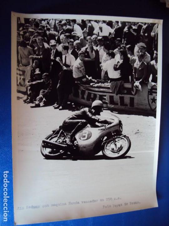 Coleccionismo deportivo: (F-5)FOTOGRAFIA DE JIM REDMAN CON MAQUINA HONDA VENCEDOR EN 250 C.C.