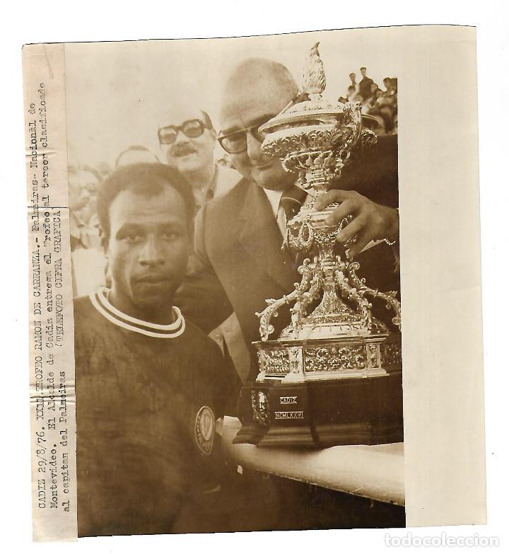 Sammelleidenschaft Sport: FOTOGRAFIA. XXII TROFEO RAMON DE CARRANZA. ENTREGA TROFEO 3&ordm; CLASIFICADO POR BELTRAMI. 18 X 19CM