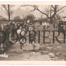 Coleccionismo deportivo: FOTO, JUEGOS DE SANTO TOMÁS, 25 MAYO 1946, PRUEBA DE 400 M., FOTO CECILIO, 9X14