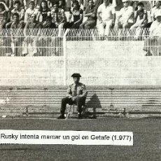 Coleccionismo deportivo: ANTIGUA FOTOGRAFIA ORIGINAL EN EL VIEJO ESTADIO DEL GETAFE - AÑO 1977 (GETAFE, 1 VALLADOLID, 0) . Lote 100089543