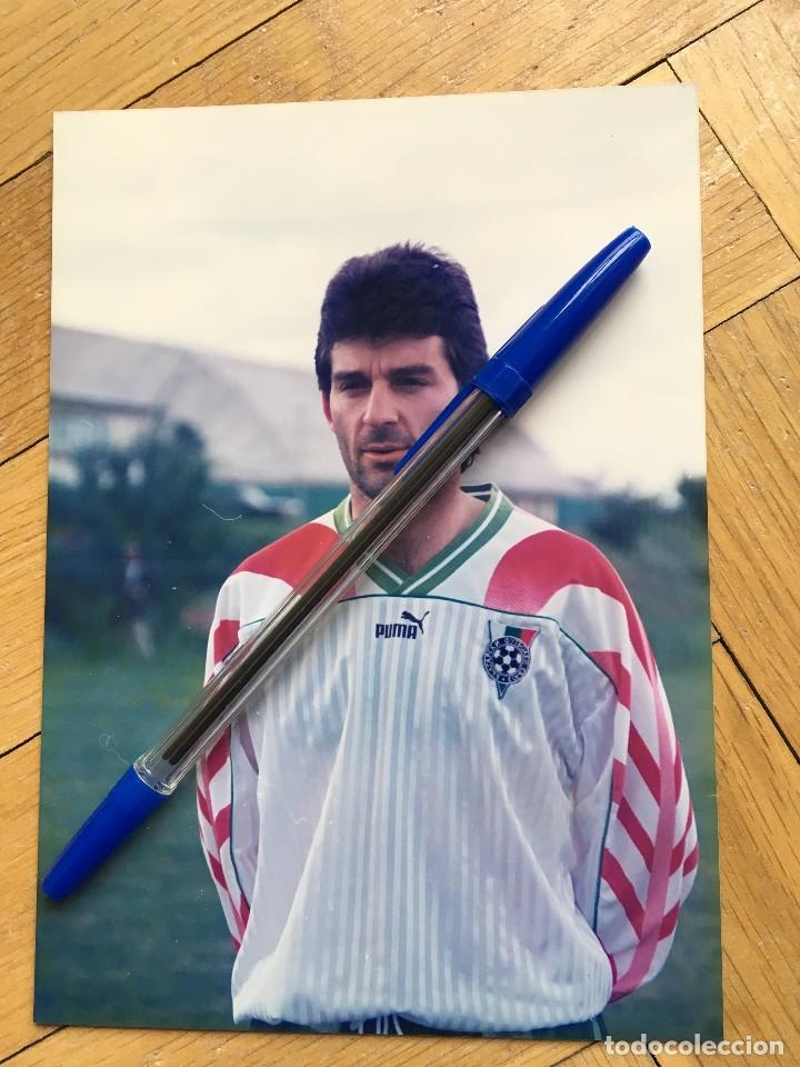 Sammelleidenschaft Sport: R24097 FOTO FOTOGRAFIA ORIGINAL FUTBOL BULGARIA EMIL KOSTADINOV 1996