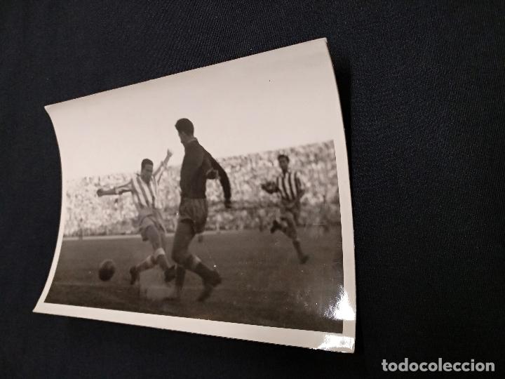 Sports collectibles: FOTOGRAFIA ORIGINAL - ARCAS  R.C.D. ESPA&Ntilde;OL  EN LA JUGADA DE UN PARTIDO