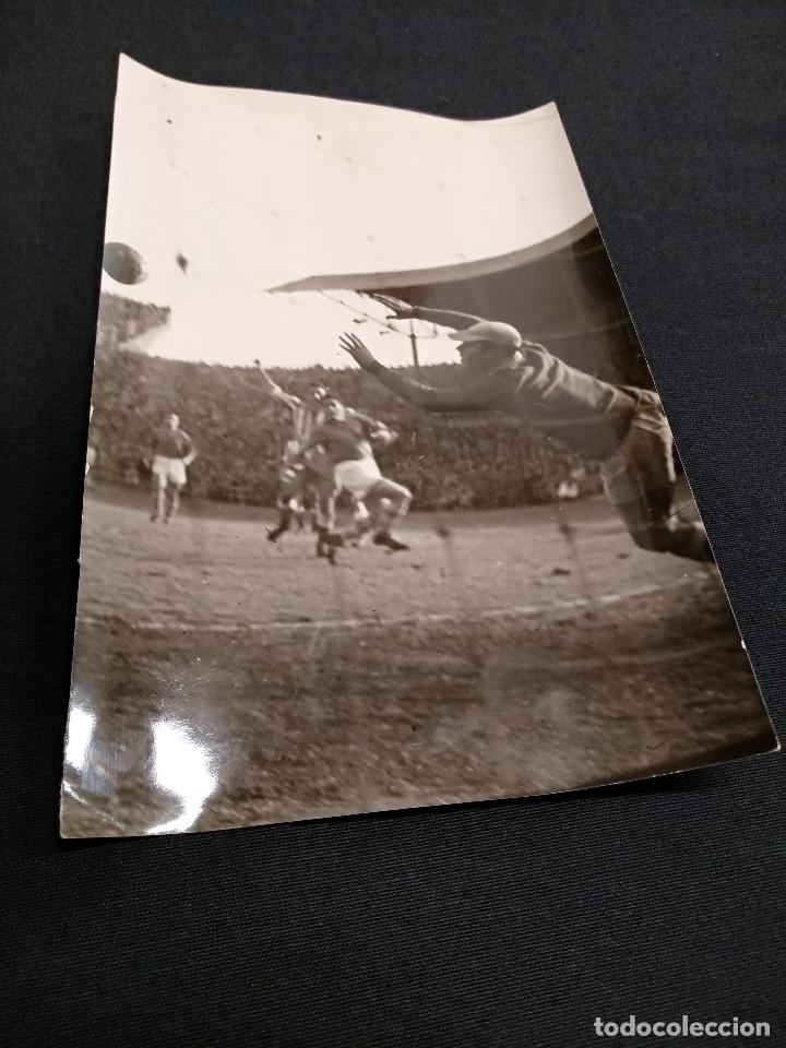 Sports collectibles: FOTOGRAFIA ORIGINAL - JUGADA DE UN PARTIDO DEL R.C.D. ESPA&Ntilde;OL
