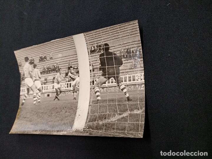 Sports collectibles: FOTOGRAFIA ORIGINAL - JUGADA EN UN PARTIDO DEL &iquest; C.D. CONDAL ?