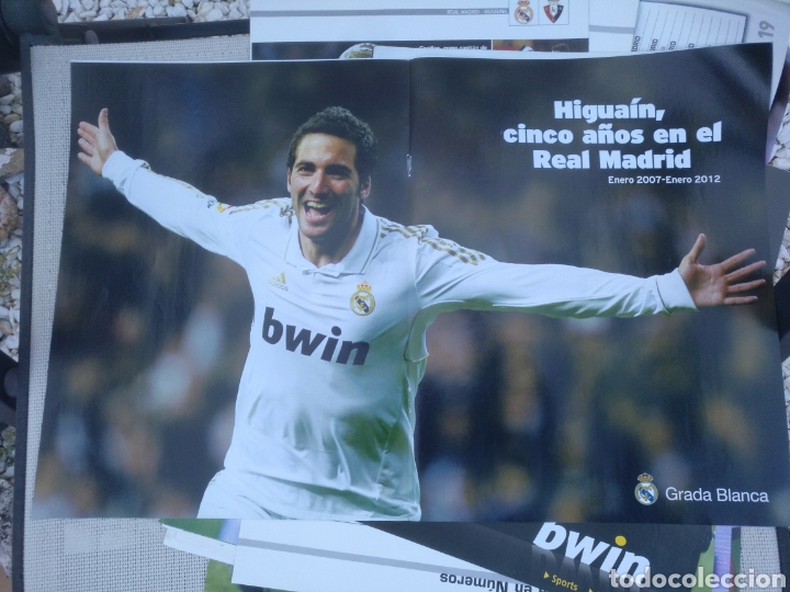 Coleccionismo deportivo: Real madrid poster higuain - Foto 1