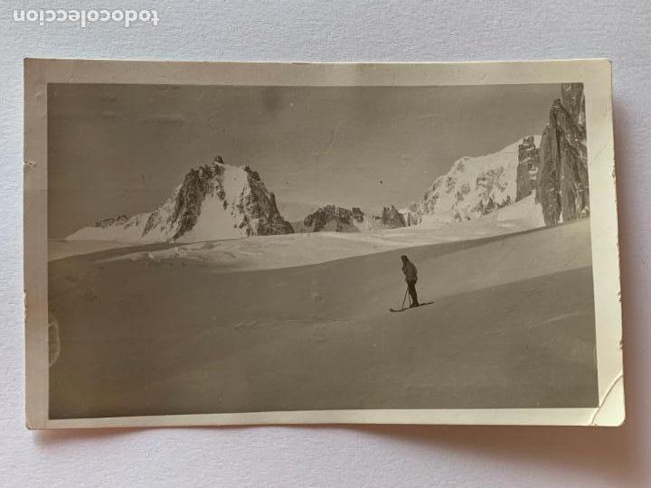 Coleccionismo deportivo: FOTO POSTAL REALIZANDO SKI EN EL MONTBLANC.