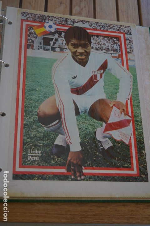 Coleccionismo deportivo: FOTO RECORTADA DE DON BALON DE URIBE (PERU).MUNDIAL 1982.TAMA&Ntilde;O 28 X 20  CMS
