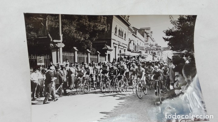 Coleccionismo deportivo: CICLISMO: FOTO DE CICLISTA EN CARRERA. 12 X 18 CM
