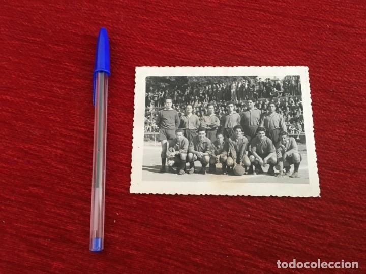 Collectionnisme sportif: R7481 FOTO FOTOGRAFIA ORIGINAL DE PRENSA FELICIANO RIVILLA ONCE ALINEACION REAL AVILA (15-5-1953)