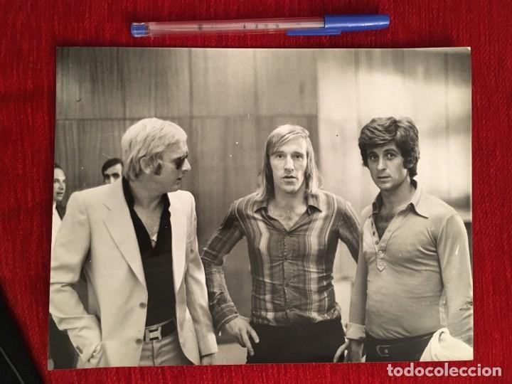 Coleccionismo deportivo: F900 FOTO FOTOGRAFIA ORIGINAL DE PRENSA NETZER SCHNELLINGER GIANNI RIVERA ITALIA MILAN (20-8-1973)