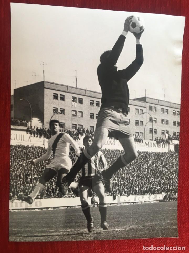Sammelleidenschaft Sport: F1360 FOTO FOTOGRAFIA ORIGINAL DE PRENSA CASTRO SPORTING GIJON RAYO VALLECANO