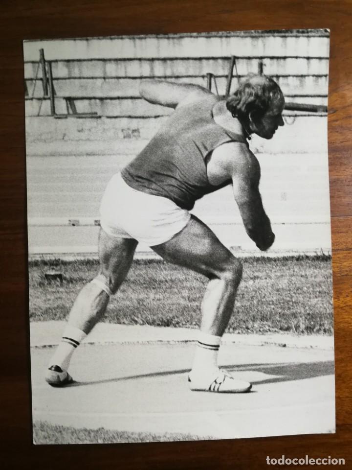 Collectionnisme sportif: Lorenzo Cassi - Atleta - Fotograf&iacute;a profesional prensa 17,9x24,2cm Lanzamiento Disco 1974 Atletismo