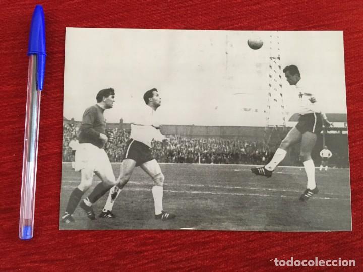 Coleccionismo deportivo: R7786 FOTO FOTOGRAFIA ORIGINAL DE PRENSA (15-9-1966) COPA EUROPA LINFIELD 6-1 ARIS BONNEVOIE