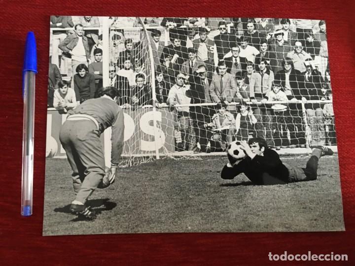 Coleccionismo deportivo: F1948 FOTO FOTOGRAFIA ORIGINAL DE PRENSA IRIBAR KUBALA SELECCION ESPA&Ntilde;OLA ESPA&Ntilde;A (10-11-1974)