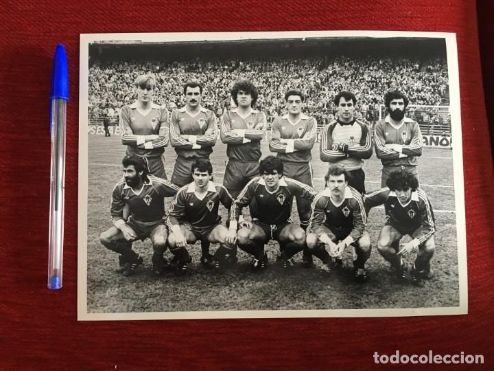 Collectionnisme sportif: F2111 FOTO FOTOGRAFIA ORIGINAL DE PRENSA ONCE ALINEACION SPORTING GIJON (5-3-1985)
