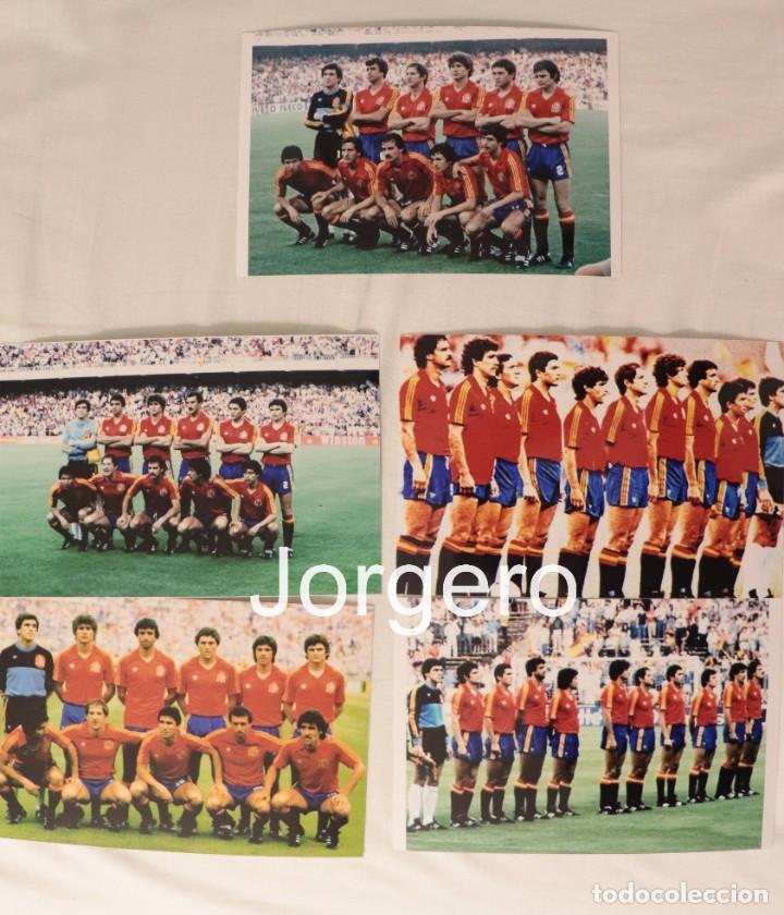 Coleccionismo deportivo: SELECCIÓN ESPAÑOLA DE FÚTBOL. LOTE 5 FOTOS ALINEACIONES EN EL MUNDIAL 1982 DE ESPAÑA
