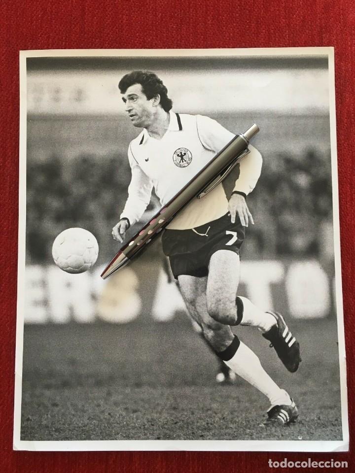 Coleccionismo deportivo: F27508 FOTO FOTOGRAFIA ORIGINAL DE PRENSA FUTBOL ALEMANIA MUNDIAL 1982 BERNHARD CULLMANN