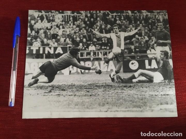 Coleccionismo deportivo: F3392 FOTO FOTOGRAFIA ORIGINAL JUAN MARIA AMIANO ESPANYOL 2-2 REAL SOCIEDAD(8-2-1976)ARAQUISTAIN