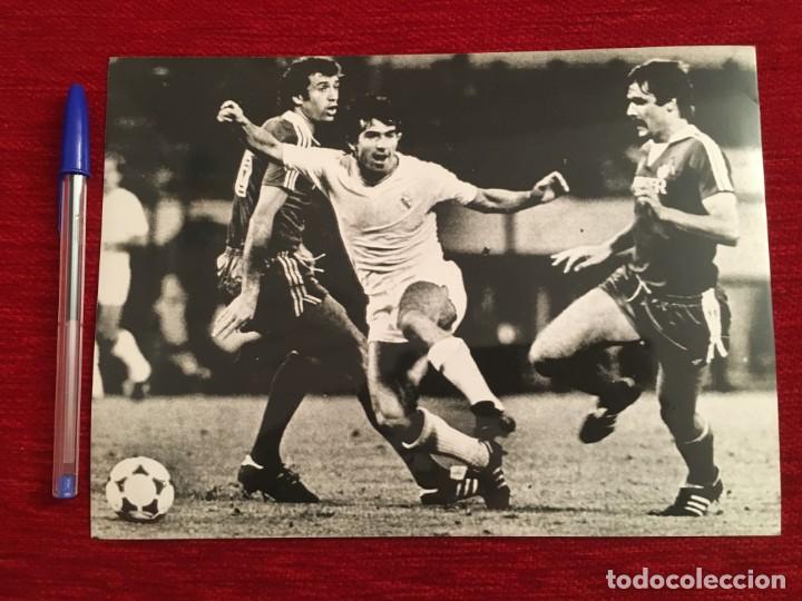 Coleccionismo deportivo: F4137 FOTO FOTOGRAFIA ORIGINAL DE PRENSA JUANITO REAL MADRID(9-8-1979)KONOPKA BERNARD CULLMAN