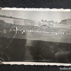 Coleccionismo deportivo: AÑO 1935. REAL MADRID - ATHLETIC BILBAO. FOTOGRAFÍA EN EL ANTIGUO CHAMARTIN. ESTADIO DE FÚTBOL. 