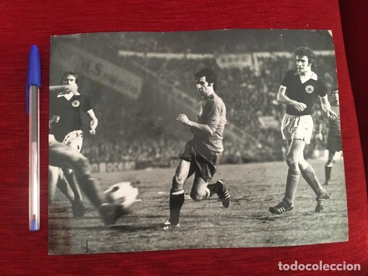 Coleccionismo deportivo: F5453 FOTO FOTOGRAFIA ORIGINAL DE PRENSA ESPA&Ntilde;A ESCOCIA GARATE (5-2-1975)