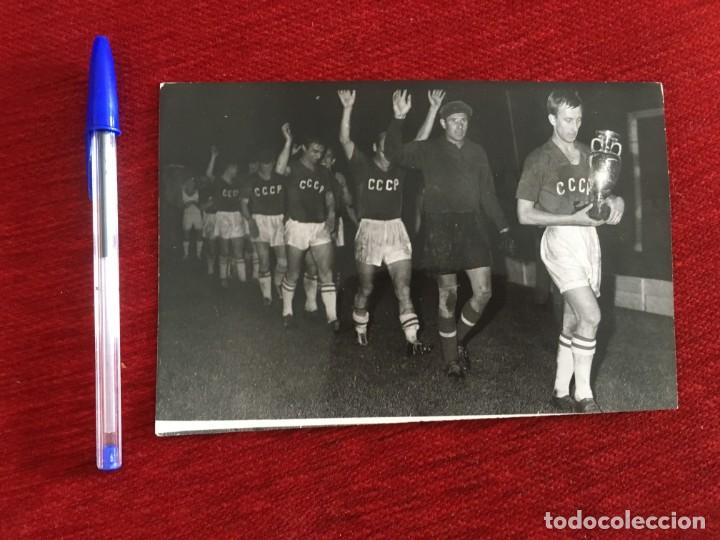 Collectionnisme sportif: R8916 FOTO FOTOGRAFIA ORIGINAL RUSIA URSS 2-1 YUGOSLAVIA FINAL EUROCOPA EURO 1960 ONCE ALINEACION